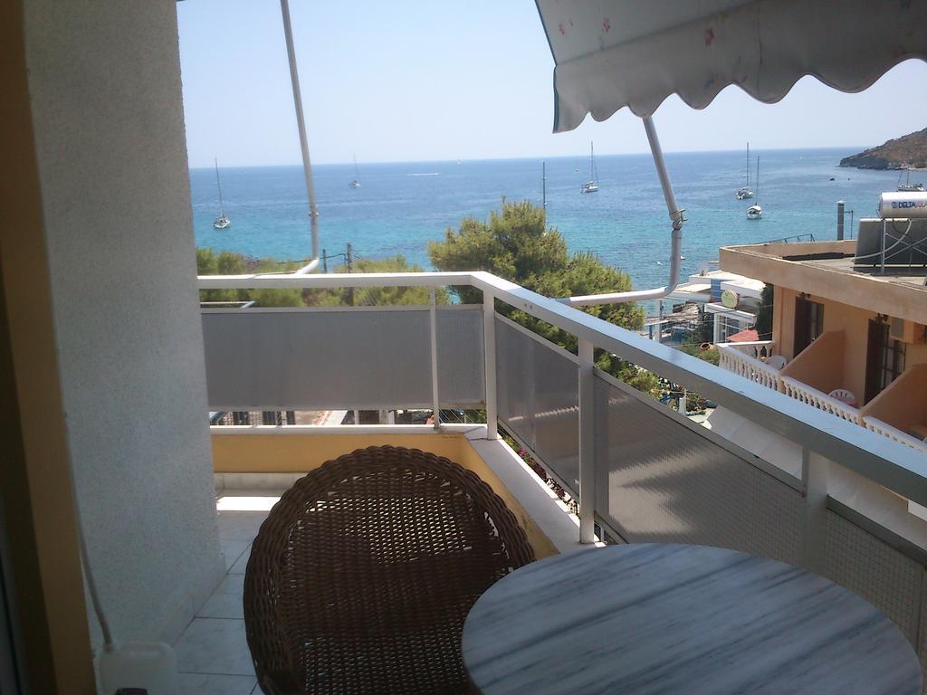 Hotel Liberty 1 Agia Marina  외부 사진