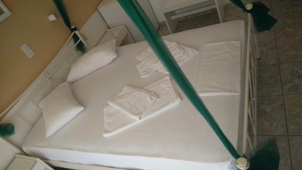 Hotel Liberty 1 Agia Marina  외부 사진