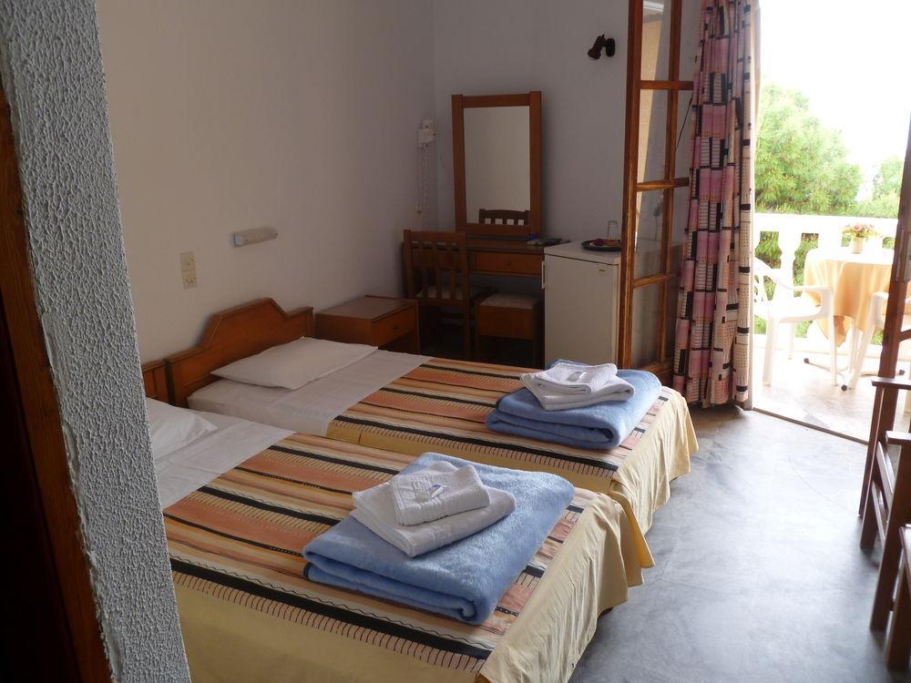 Hotel Liberty 1 Agia Marina  외부 사진
