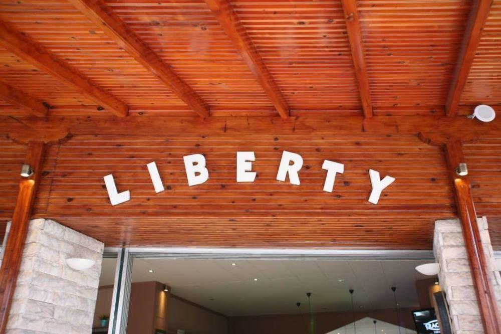 Hotel Liberty 1 Agia Marina  외부 사진