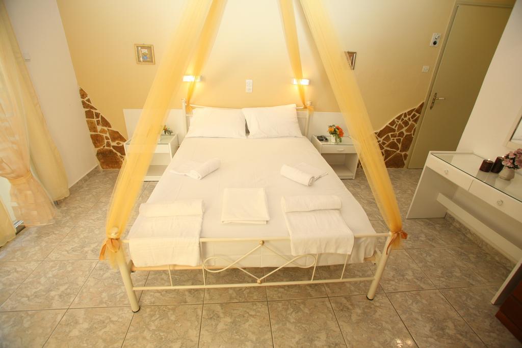Hotel Liberty 1 Agia Marina  외부 사진