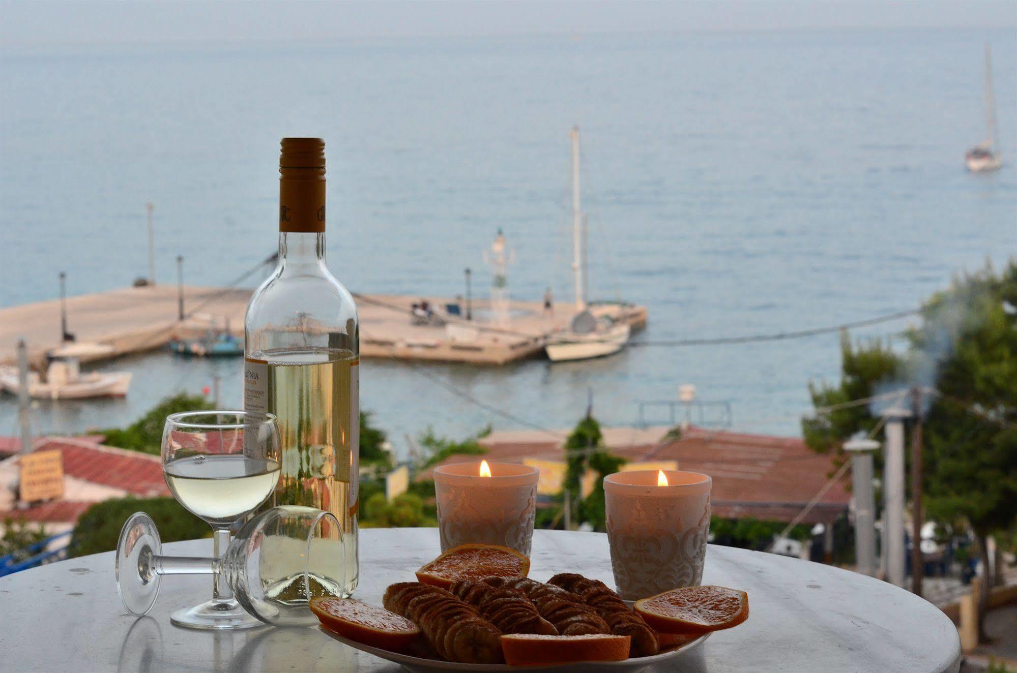 Hotel Liberty 1 Agia Marina  외부 사진